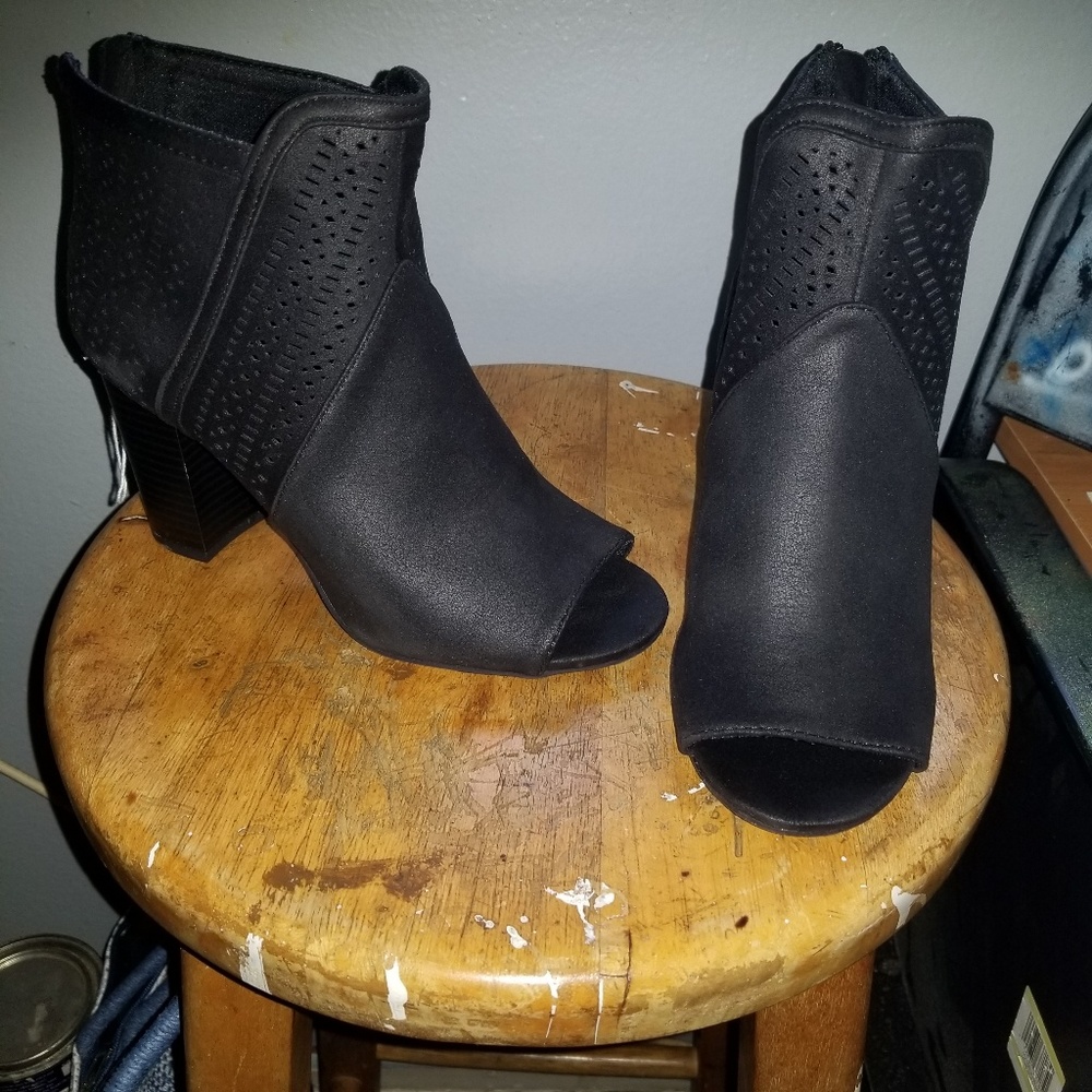 Women low cut boots